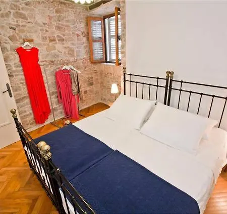 Peristil Loft Apartmán *