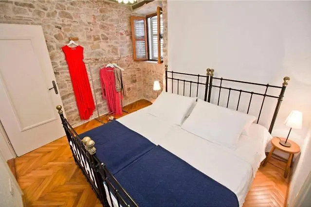 Peristil Loft Apartman *